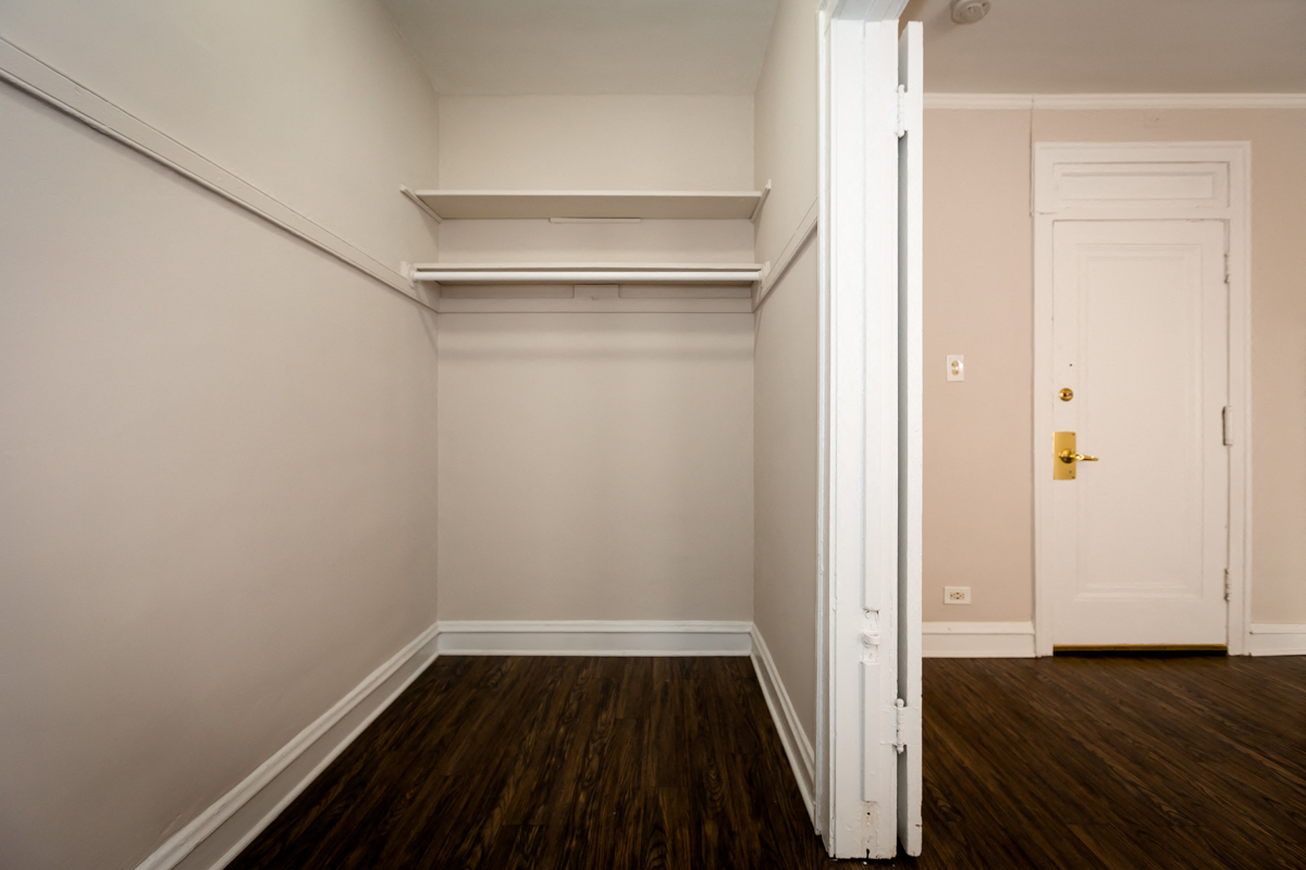 large closet renovated hardwood floors hyde park chicago apartment for rent